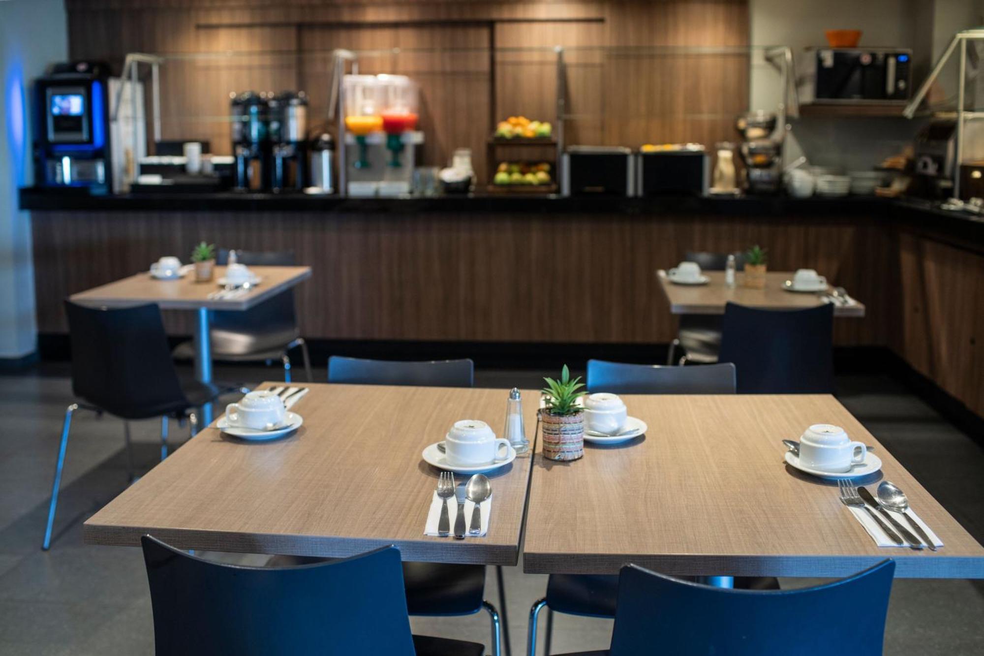 Hotel Express Aeropuerto 3*